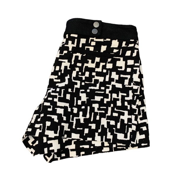 NWOT Trina Turk sz 0 Black & White Print Dress Shorts 3395 - Picture 5 of 6